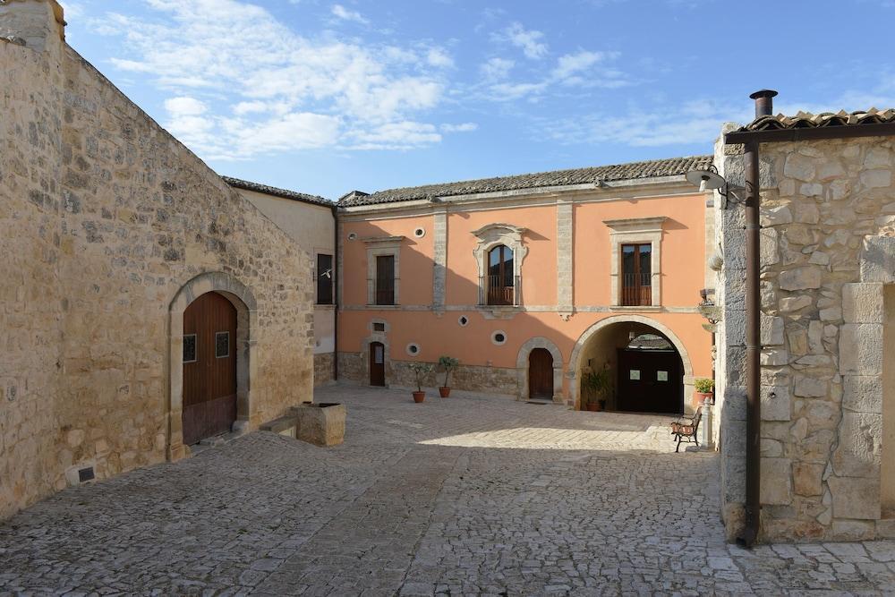 Relais Cimilla B&B Ragusa Bagian luar foto