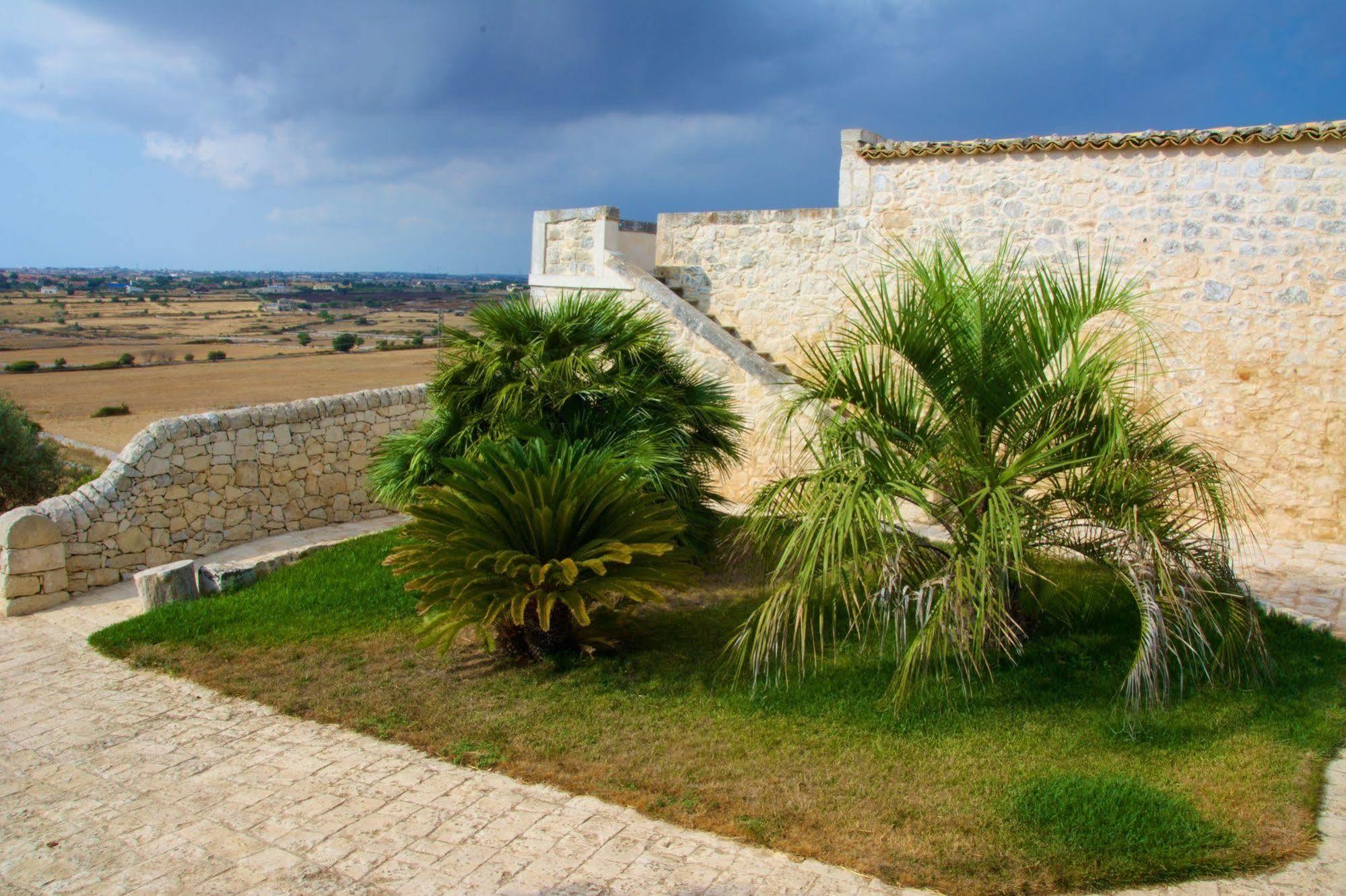 Relais Cimilla B&B Ragusa Bagian luar foto
