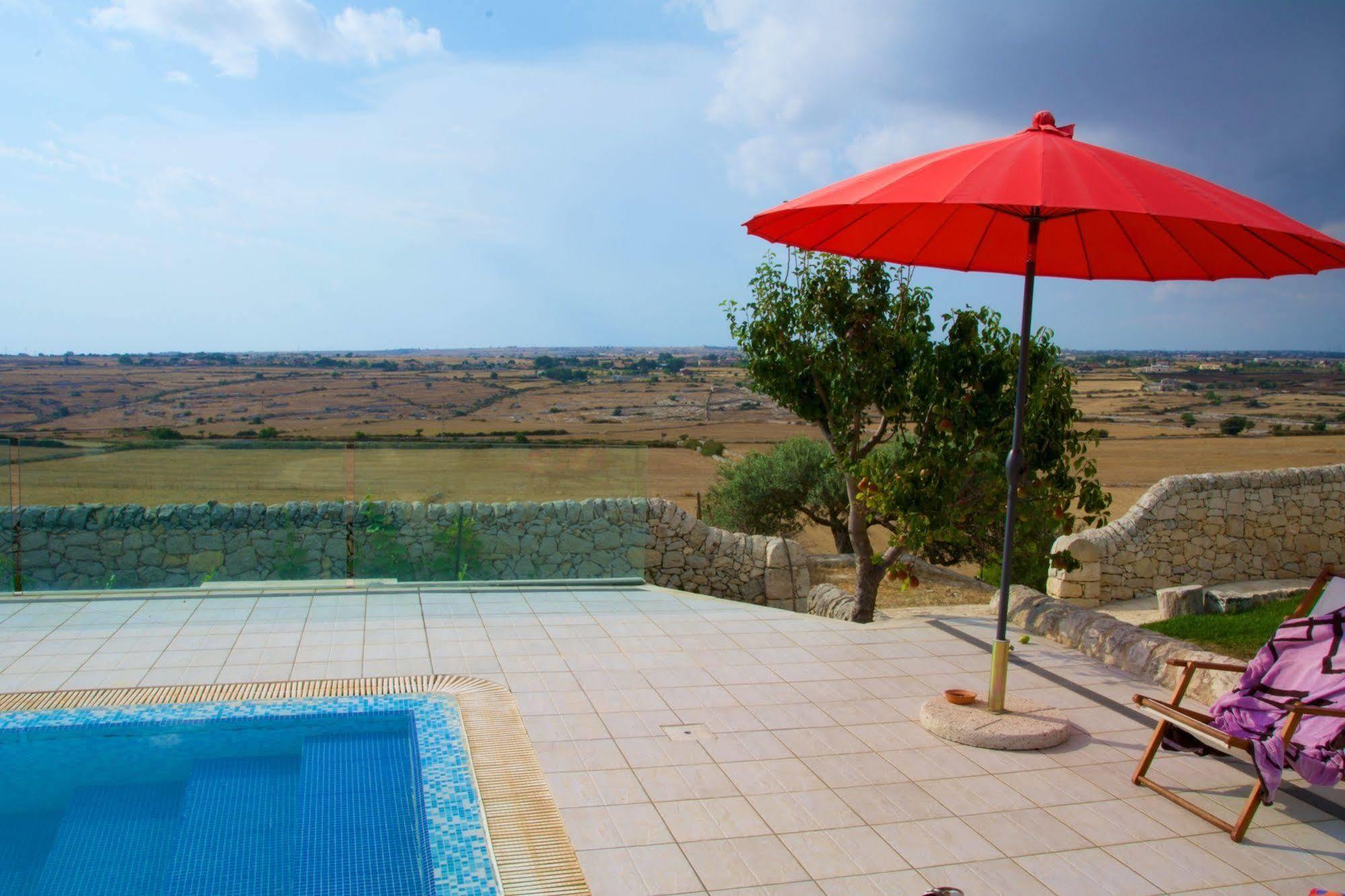 Relais Cimilla B&B Ragusa Bagian luar foto