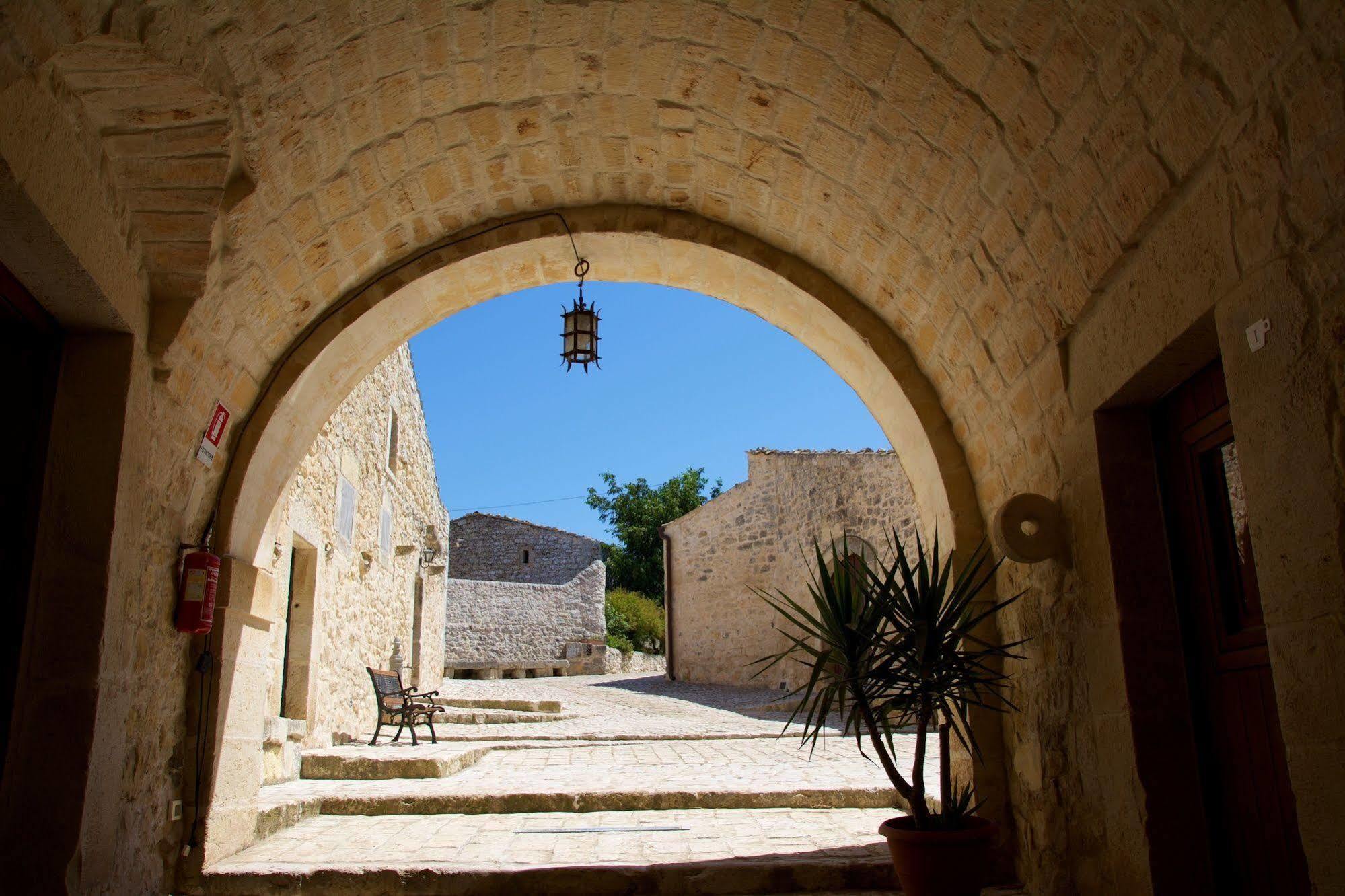 Relais Cimilla B&B Ragusa Bagian luar foto