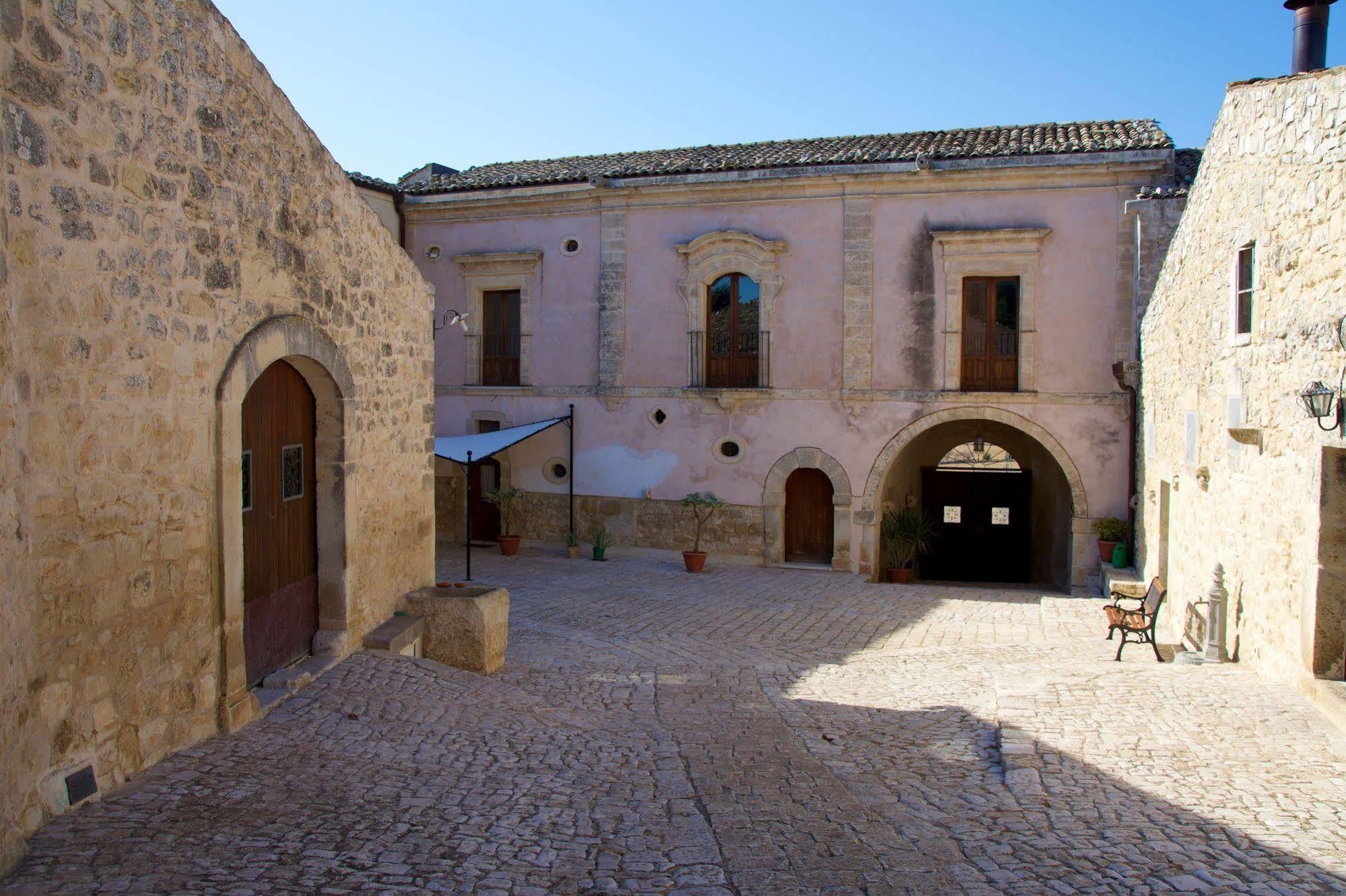 Relais Cimilla B&B Ragusa Bagian luar foto